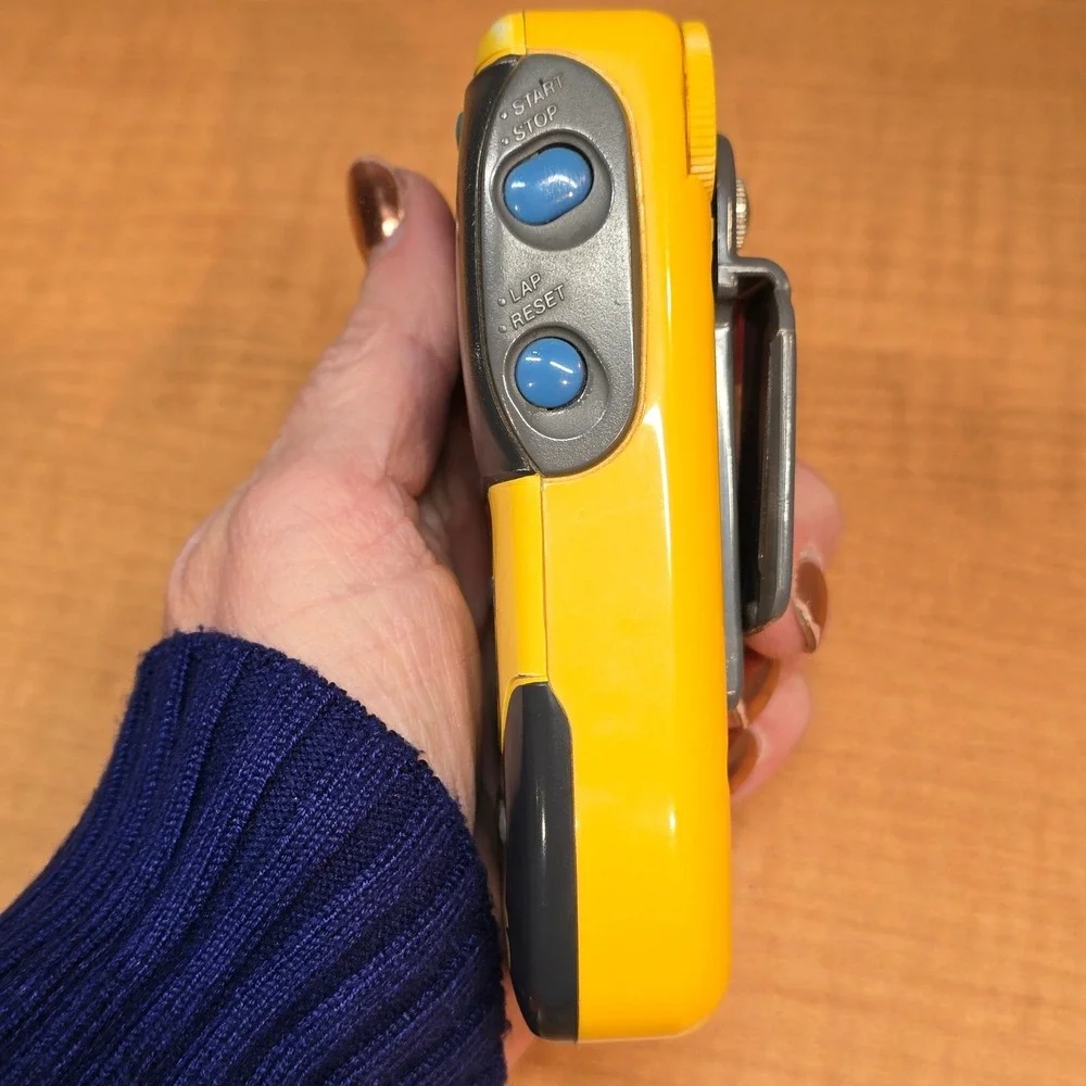 Vintage SONY Walkman Sports FM/AM Radio Yellow SRF-M70 with Belt‎ WORKING!